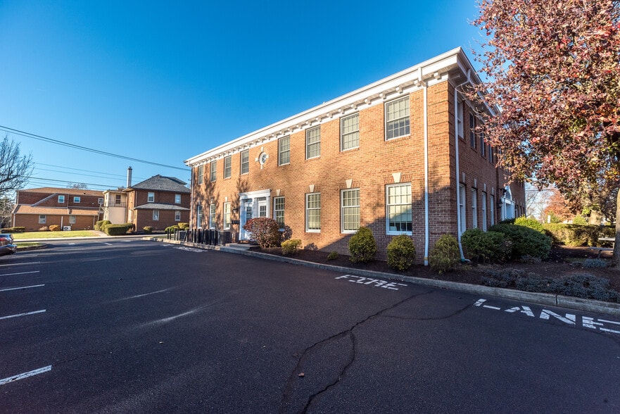 More Photos Of 600 E Main St, Lansdale Office Residential For Sale