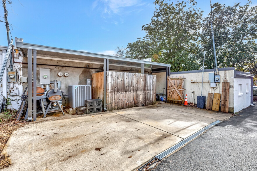 More Photos Of 713 N Garden St, Columbia Storefront Retail Office For Lease