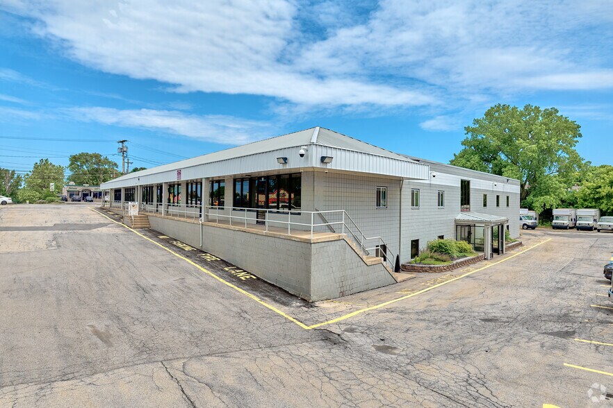 More Photos Of 1945 E Ridge Rd, Rochester Office For Lease