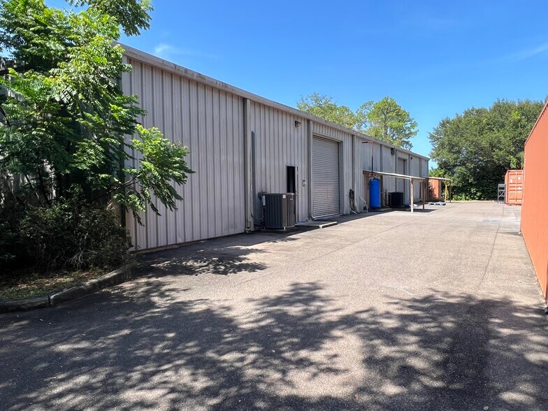 More Photos Of 1908-1910 NW 67th Pl, Gainesville Light Manufacturing For Sale