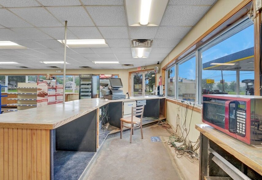 More Photos Of 87 N Main St, Franklinville Service Station For Lease