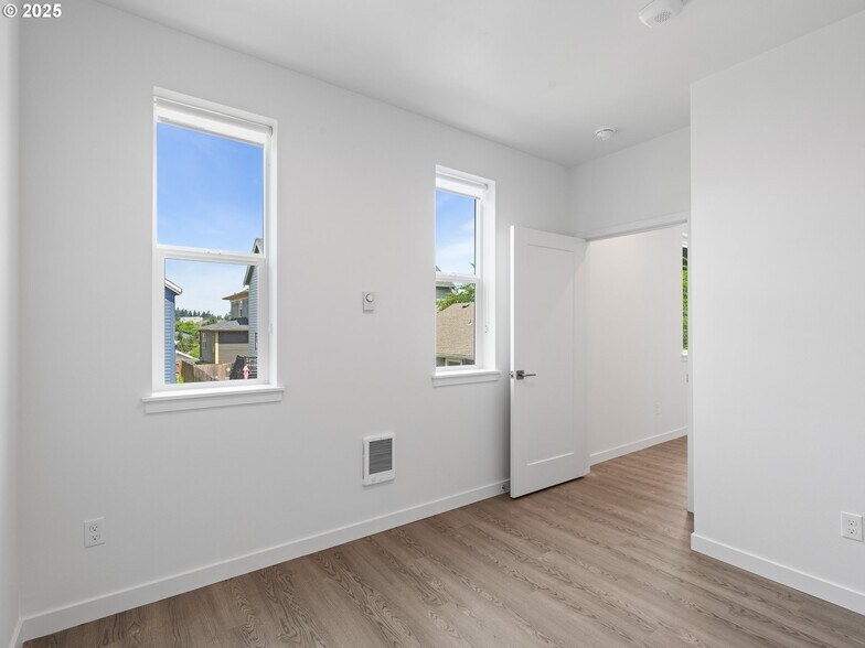 More Photos Of 11 NE 55th Ave, Portland Apartments For Sale