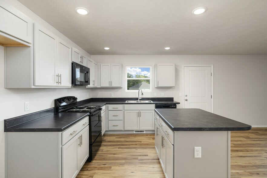 More Photos Of 1234 S Choctaw Rd, Republic Apartments For Sale