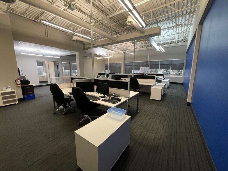 More Photos Of 219 Labrador Dr, Waterloo Office For Lease