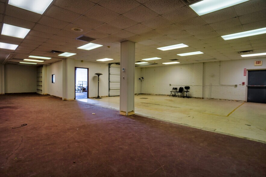 More Photos Of 8 NW 8th St, Oklahoma City Light Manufacturing For Lease
