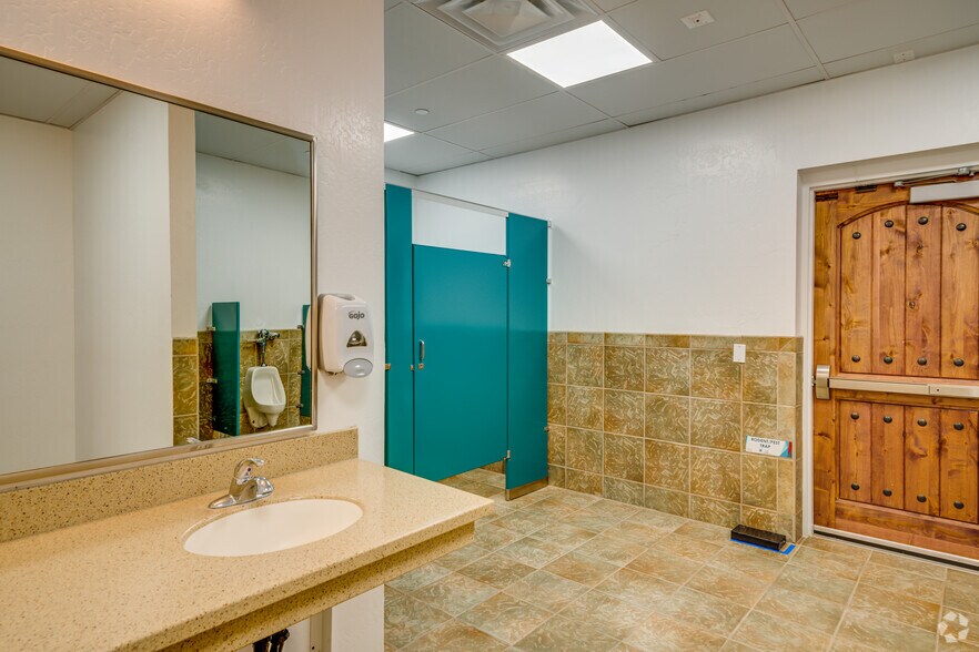 More Photos Of 711 E Carefree Hwy, Phoenix Unknown For Lease