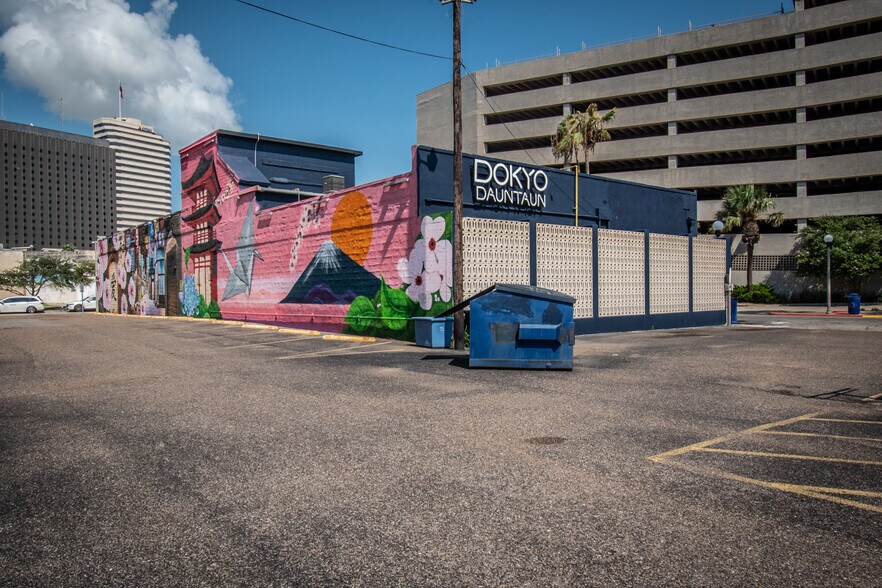 More Photos Of 424 N Chaparral St, Corpus Christi Restaurant For Sale