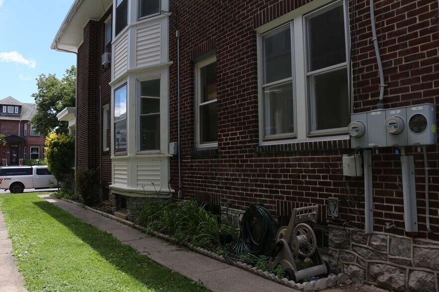 More Photos Of 725 Penn Ave, West Reading Storefront For Lease