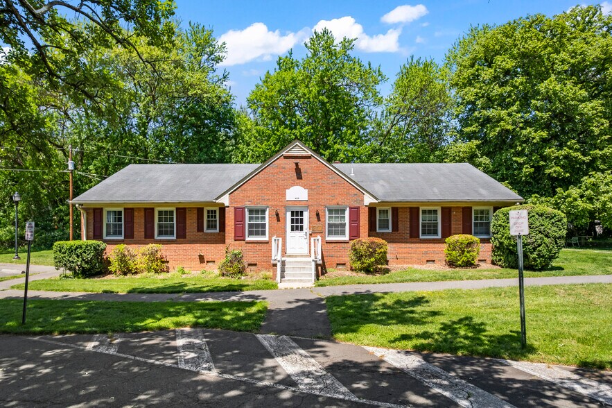 More Photos Of 601 Catoctin Cir NE, Leesburg Specialty For Lease