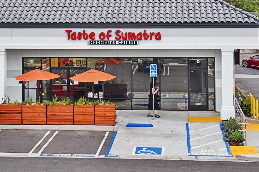 More Photos Of 1386-1490 E Foothill Blvd, Upland Unknown For Lease