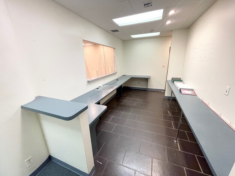 More Photos Of 901 Old Country Rd, Plainview Medical For Lease