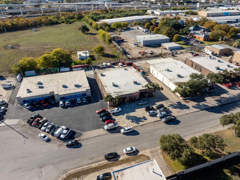 More Photos Of 4410-4414 Centergate St, San Antonio Warehouse For Sale