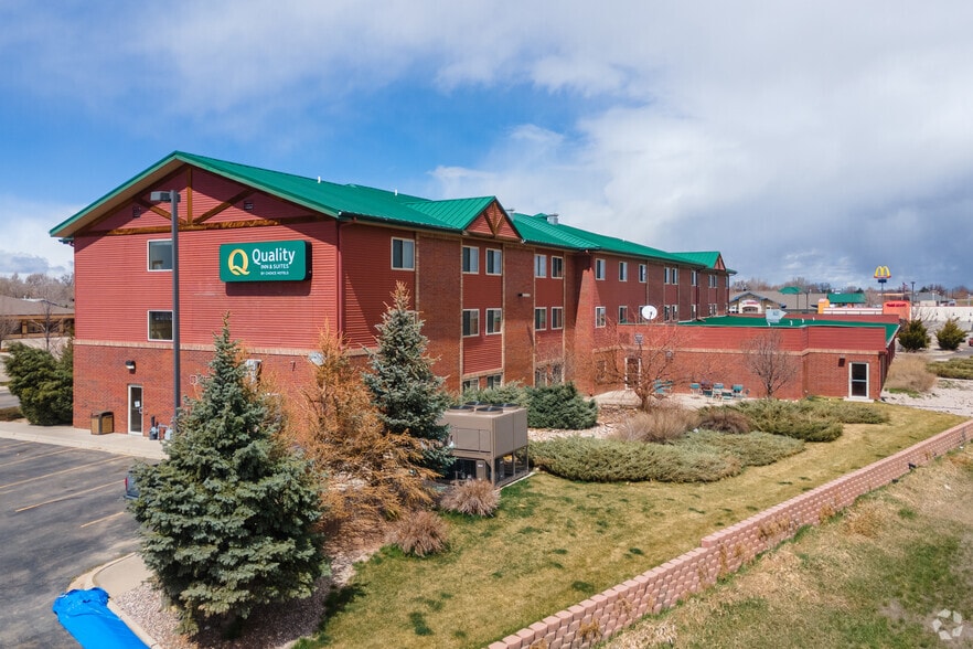 More Photos Of 7860 6th St, Wellington Hotel For Sale