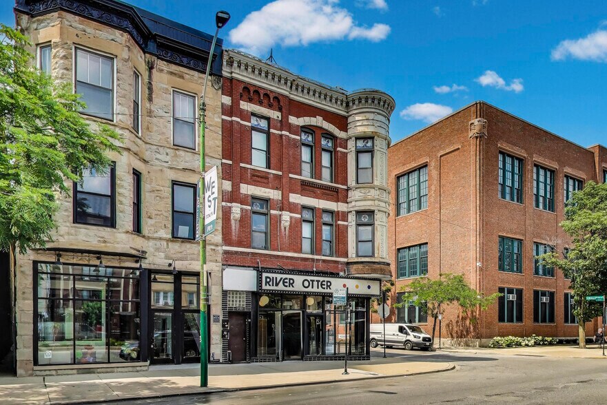 More Photos Of 918 N Ashland Ave, Chicago General Retail For Lease