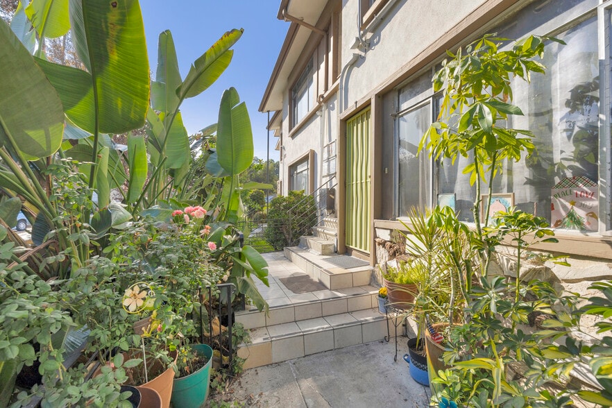 More Photos Of 3867-3885 Potomac Ave, Los Angeles Apartments For Sale