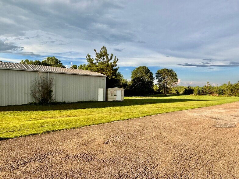More Photos Of 1090 County Road 833, Guntown Flex For Sale