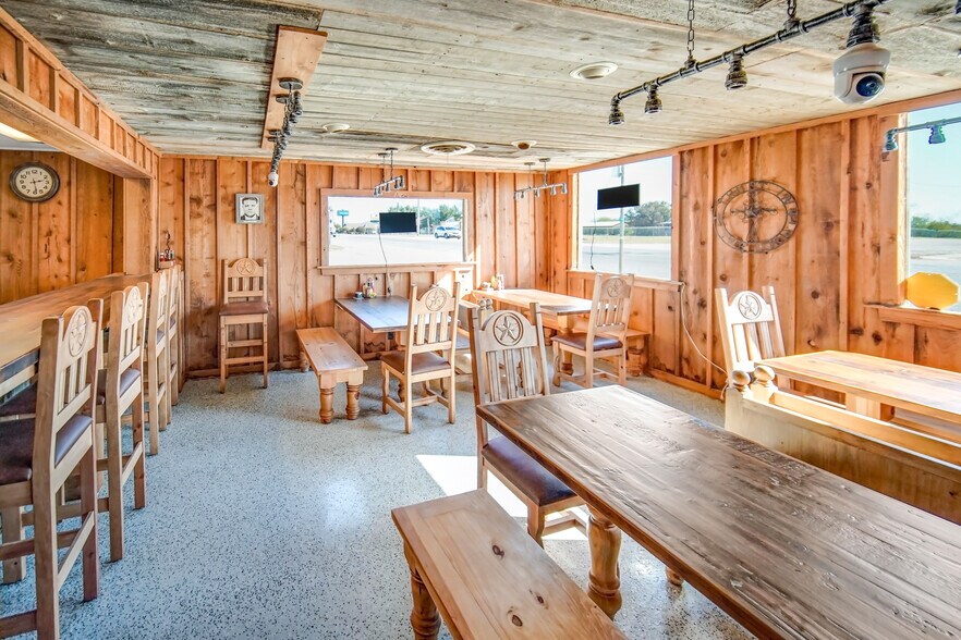 More Photos Of 111 E Dempsey St, Bryson General Retail For Sale