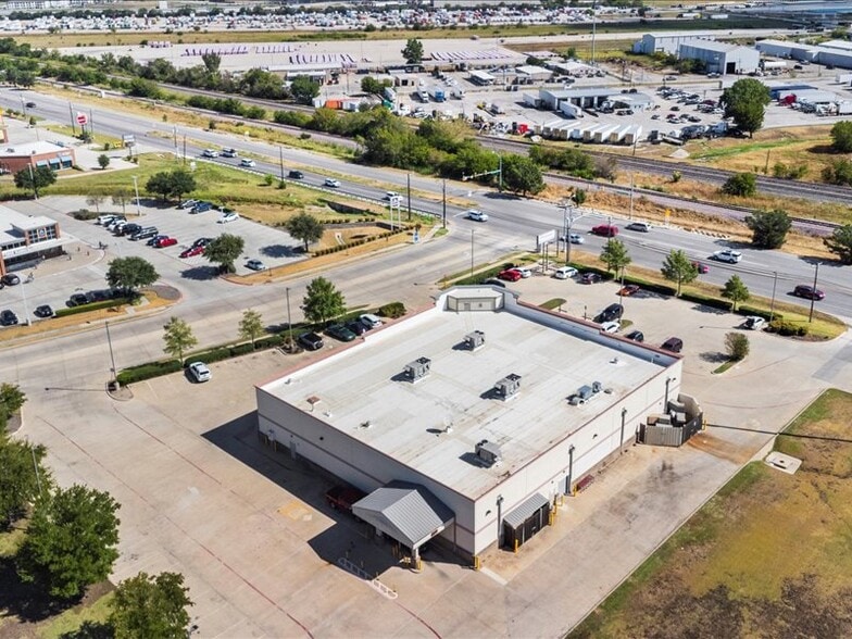 More Photos Of 833 N Saginaw Blvd, Saginaw Freestanding For Sale