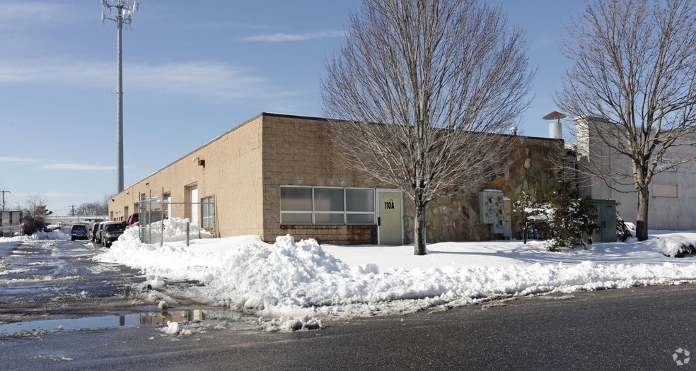 Primary Photo Of 110 Brook Ave, Deer Park Warehouse For Lease