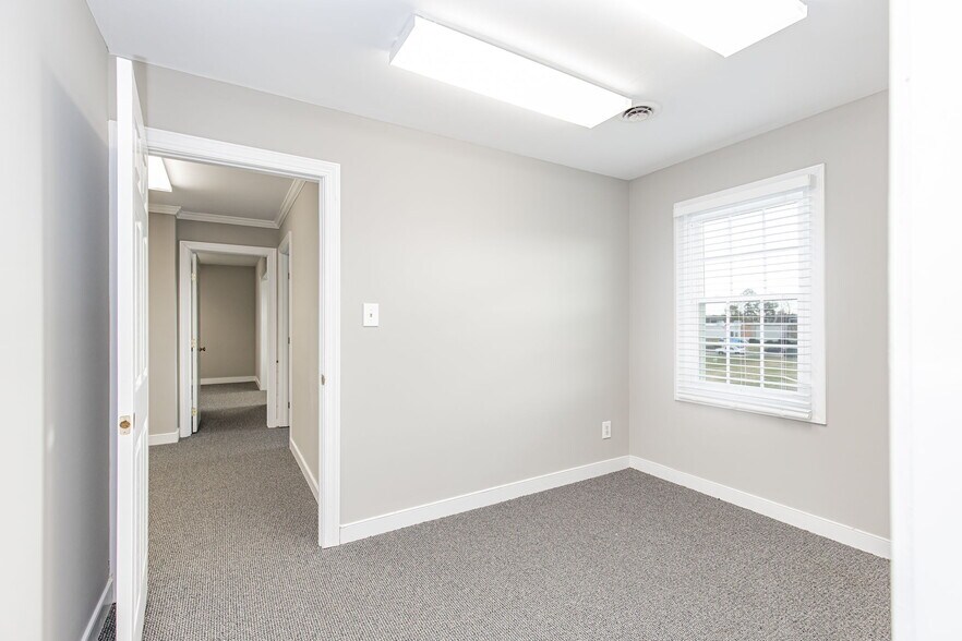 More Photos Of 10810 Hasty Ln, Midlothian Office For Sale