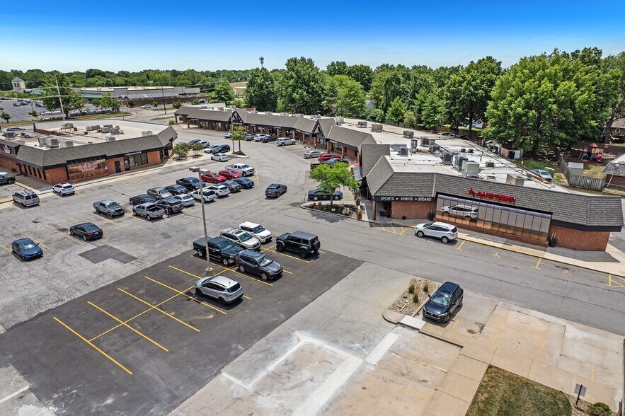 More Photos Of 2103-2149 E 151st St, Olathe Unknown For Lease