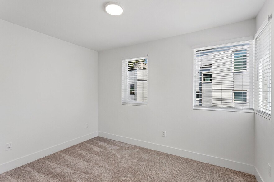 More Photos Of 4270 NE 50th St, Seattle Apartments For Sale