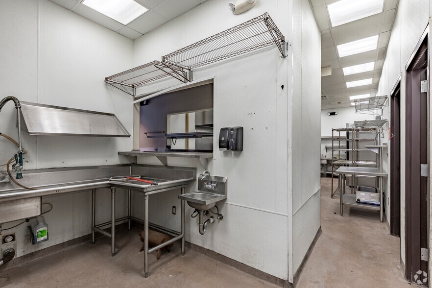 More Photos Of 17660 Henderson Pass, San Antonio Restaurant For Sale