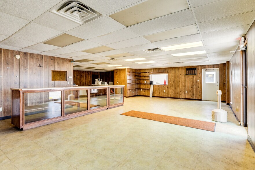 More Photos Of 6322 E Highway 332, Freeport Warehouse For Sale