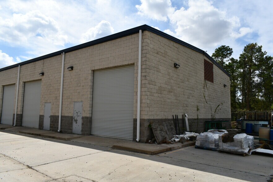 More Photos Of 2620 W Tidwell Rd, Houston Warehouse For Lease