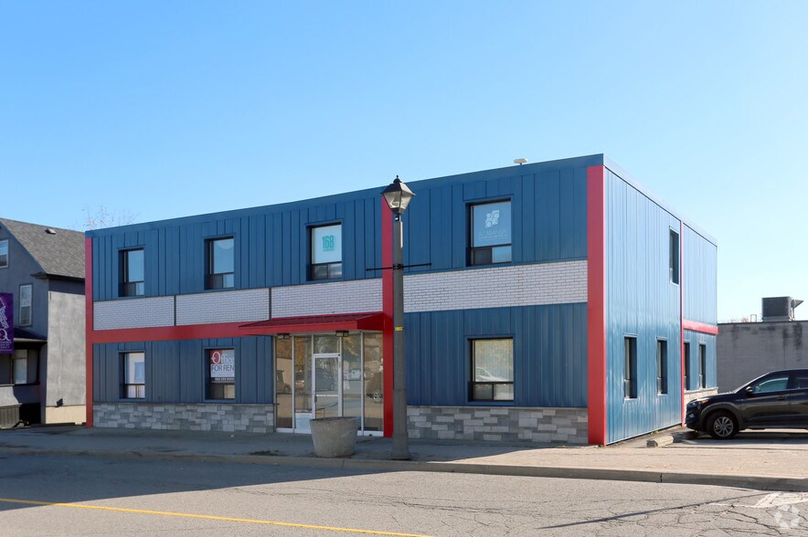 More Photos Of 4786 Queen St, Niagara Falls Office For Lease