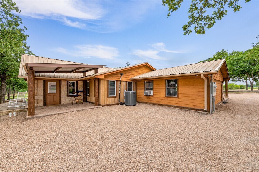 More Photos Of 1000 County Road 904, Joshua Golf Course Driving Range For Sale