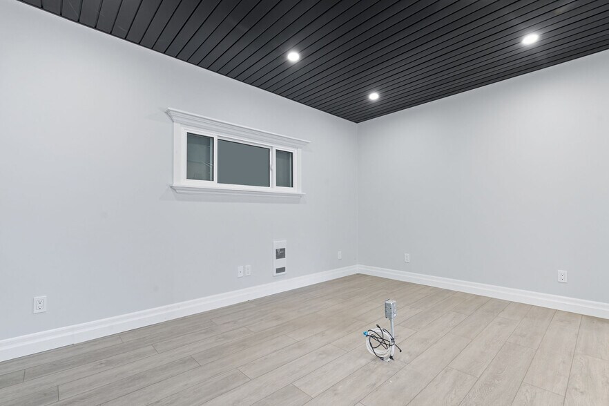 More Photos Of 169 Elizabeth St, Midland Industrial For Sale