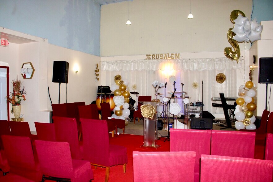 More Photos Of 2300 S Orange Blossom Trl, Orlando Office For Sale