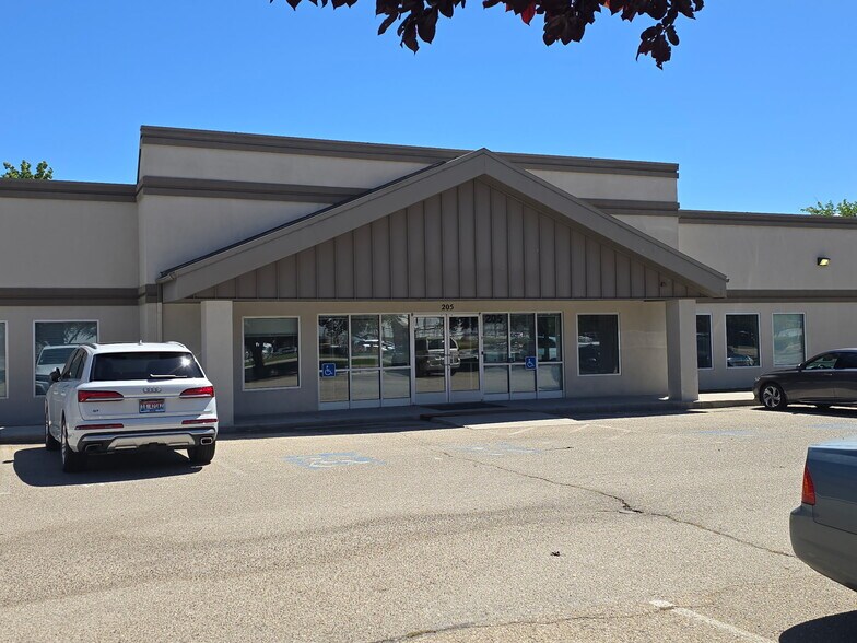More Photos Of 205 E Watertower Ln, Meridian Office For Lease