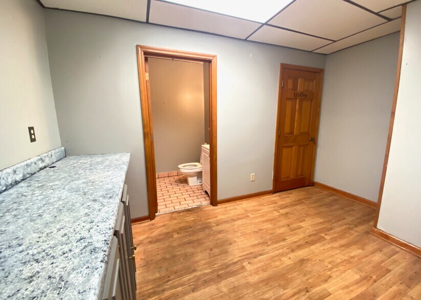 More Photos Of 3928 Dayton Blvd, Chattanooga Storefront For Sale