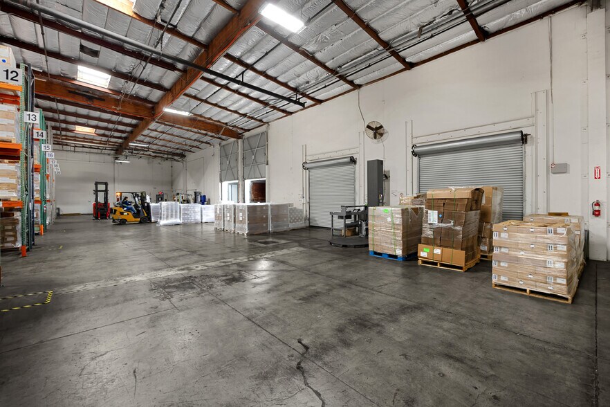 More Photos Of 525 Maple Ave, Torrance Distribution For Lease