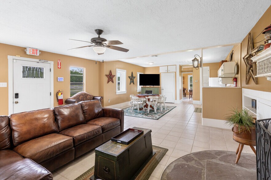 More Photos Of 53447 Highway 290, Hempstead Specialty For Sale