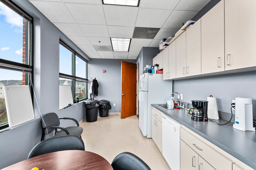 More Photos Of 9161 Liberia Ave, Manassas Medical For Sale