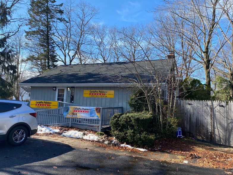 More Photos Of 134 Wedgewood Dr, Coram Office For Sale