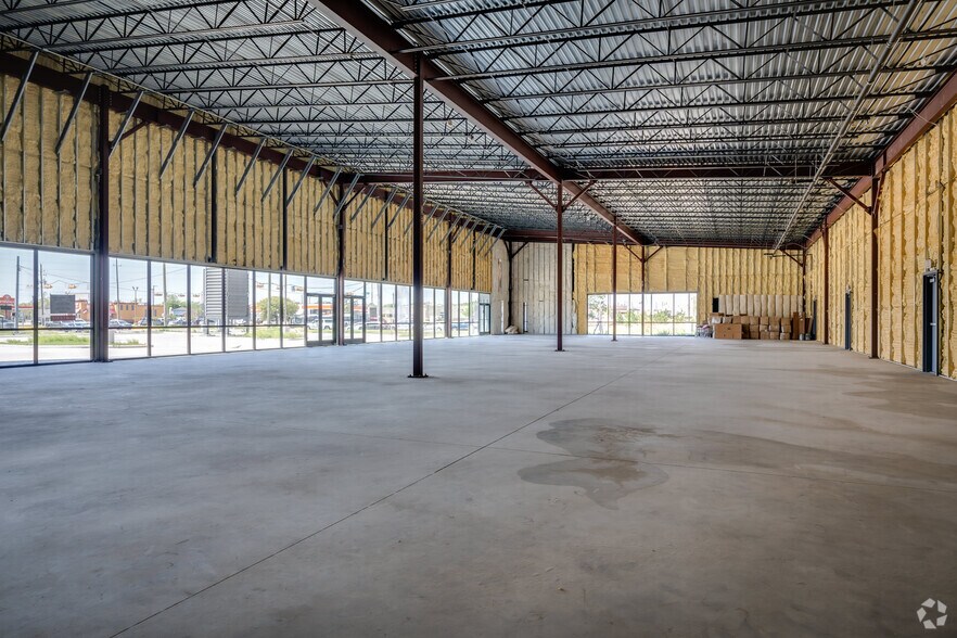 More Photos Of 9802 Antoine Dr, Houston Storefront Retail Office For Lease