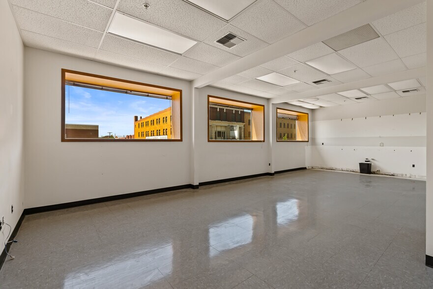 More Photos Of 301 E Yakima Ave, Yakima Office For Sale