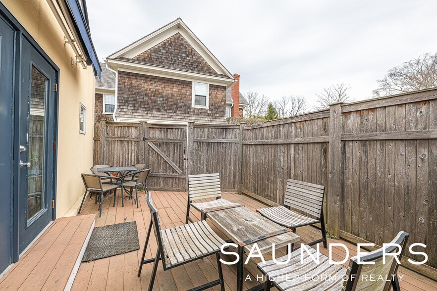 More Photos Of 19 Corwith Ave, Bridgehampton Storefront For Sale