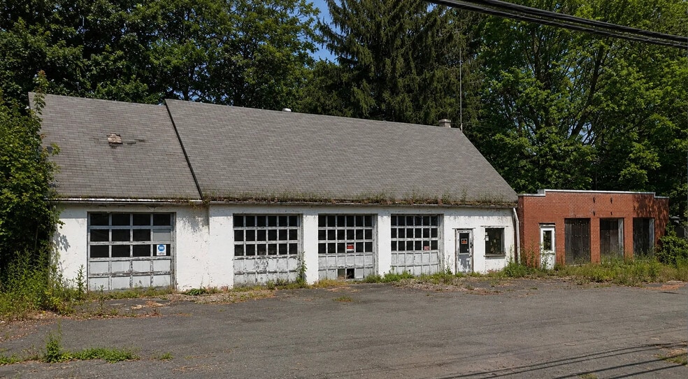Primary Photo Of 142 Main St S, Bethlehem Service Station For Sale