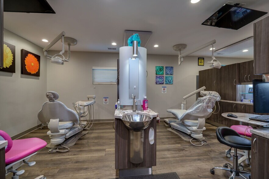 More Photos Of 5671 Far Hills Ave, Dayton Medical For Sale