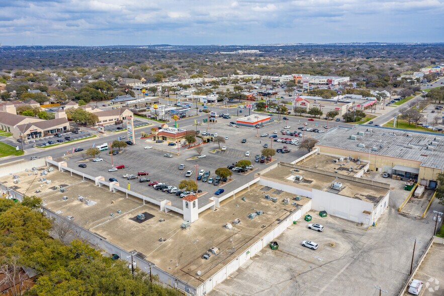 More Photos Of 2800-2864 Thousand Oaks Dr, San Antonio Unknown For Lease
