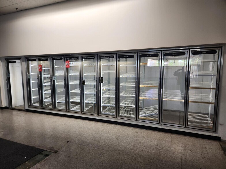 More Photos Of 200 W Northwest Hwy, Palatine Drugstore For Sale