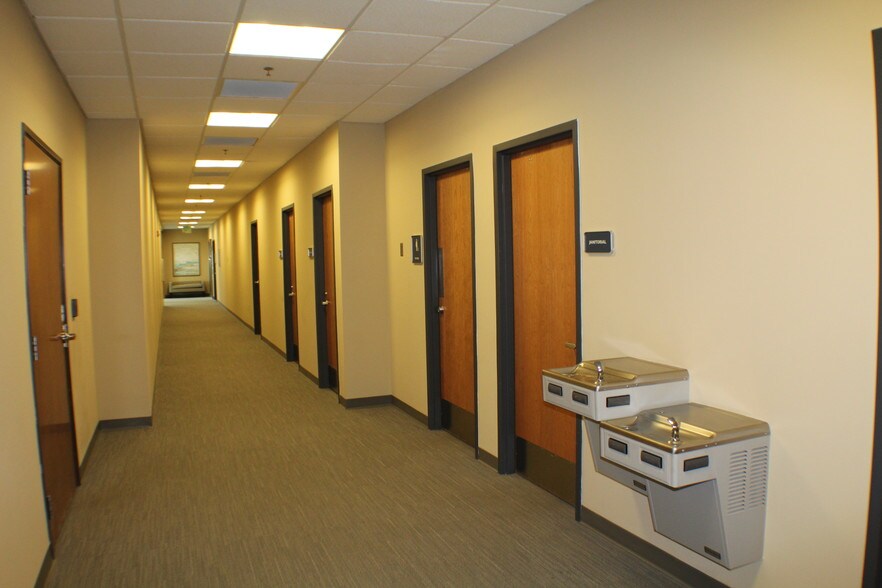 More Photos Of 6920 Gatwick Dr, Indianapolis Medical For Lease