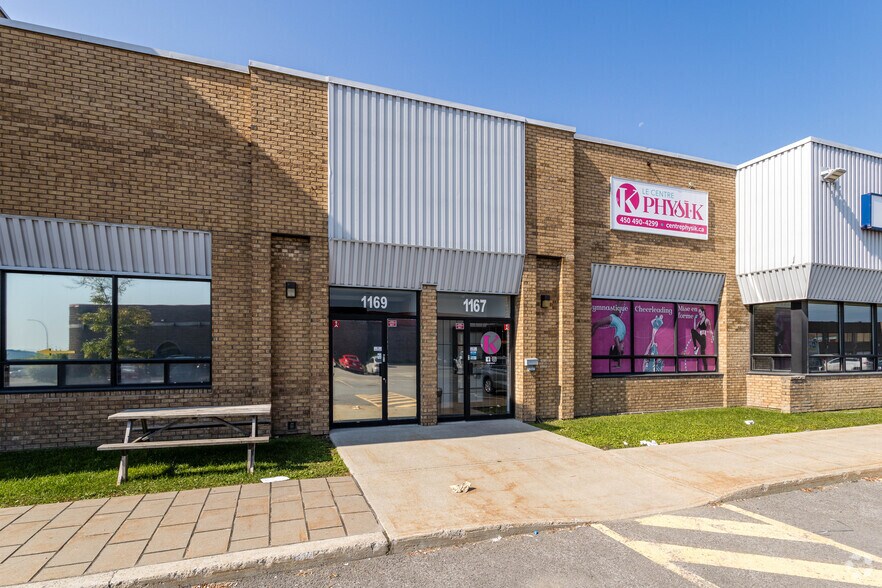 More Photos Of 1151-1179 Autoroute 440, Laval Light Distribution For Lease