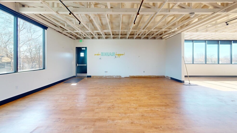 More Photos Of 5621 Emerald Forest Dr, Austin Restaurant For Lease