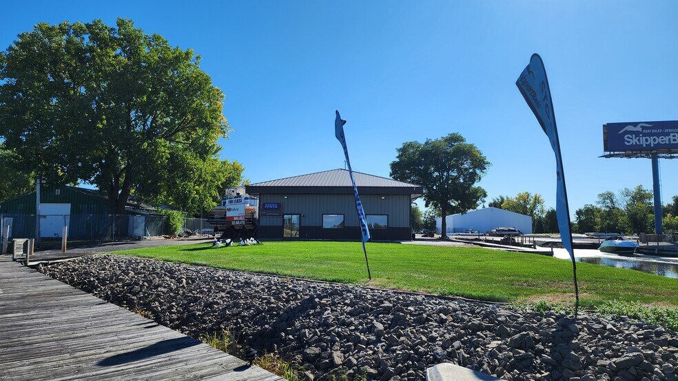 Primary Photo Of 2187 Abraham Ln, Oshkosh Warehouse For Lease